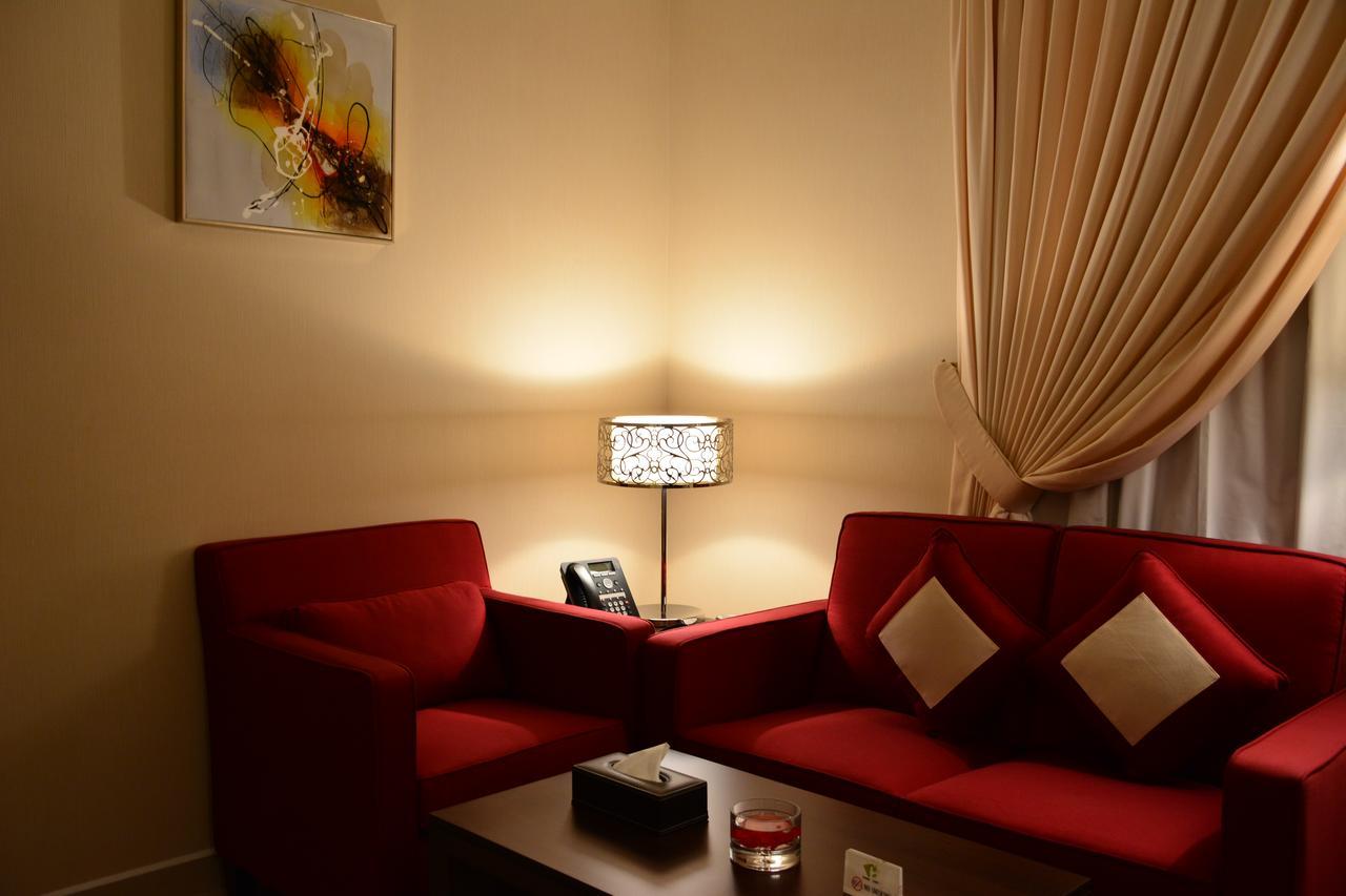 Home Inn Hotel Suites アル・コバール エクステリア 写真