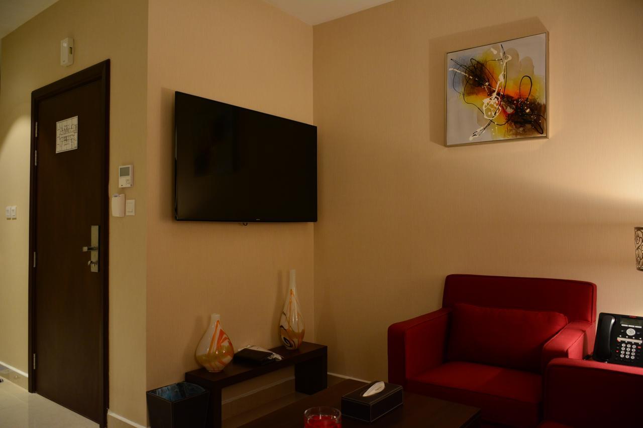 Home Inn Hotel Suites アル・コバール エクステリア 写真