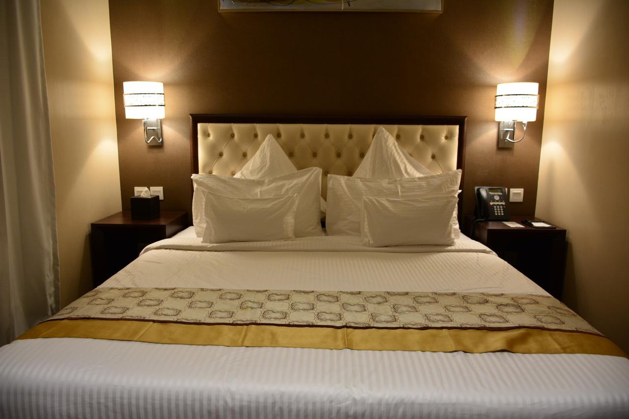 Home Inn Hotel Suites アル・コバール エクステリア 写真