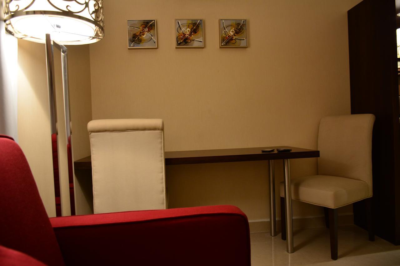 Home Inn Hotel Suites アル・コバール エクステリア 写真